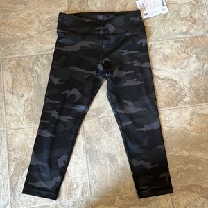 Athleta girl Capri leggings sz 8/10 NWT camo